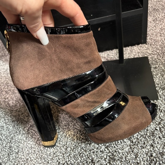 Tory Burch Black and Brown Heeled Boots - Picture 10 of 16